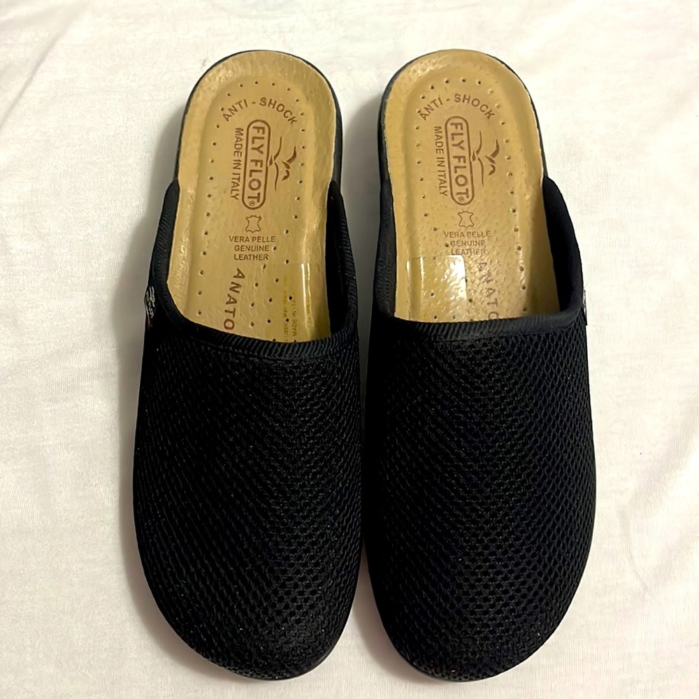 Fly Flot Slip On Clogs Made in Italy Like New. Size 8 US, Size 39 EU